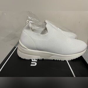 Urban Sport By J/Slides  - White - Size 6 (Slight Defect On Sole)